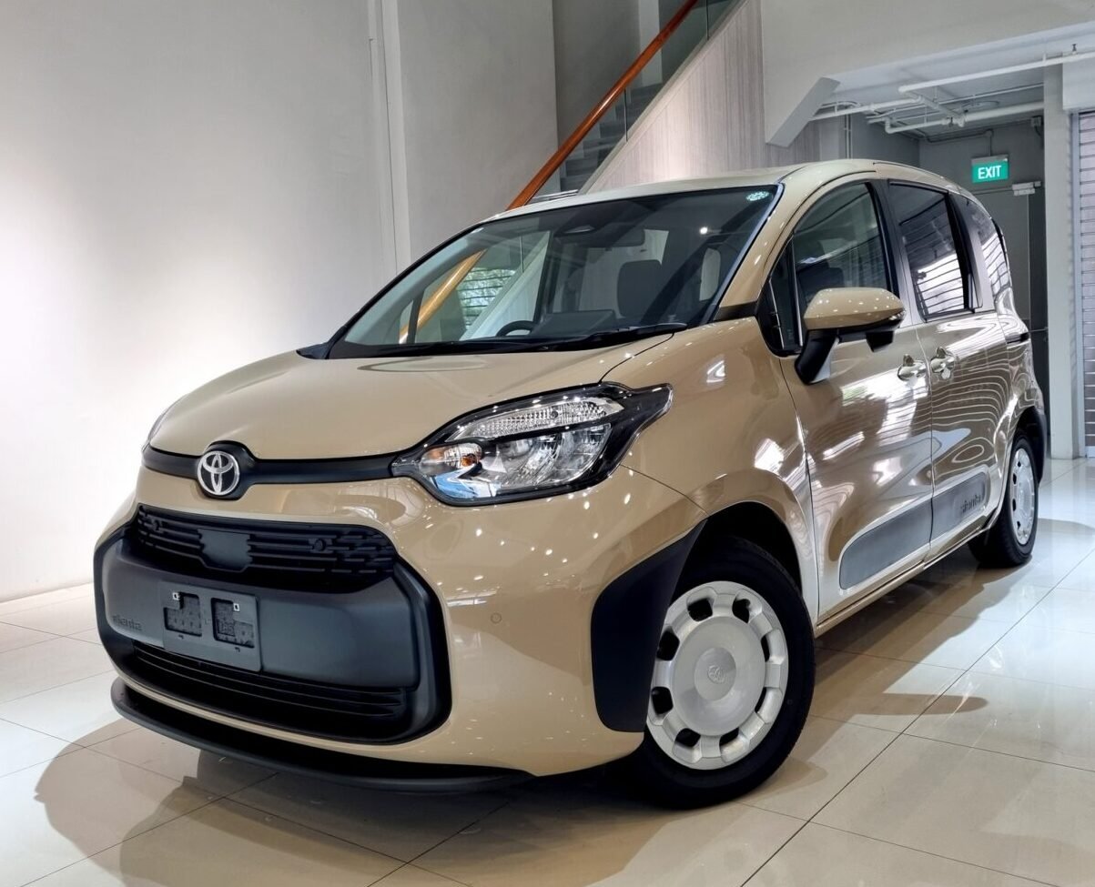 TOYOTA SIENTA HYBRID