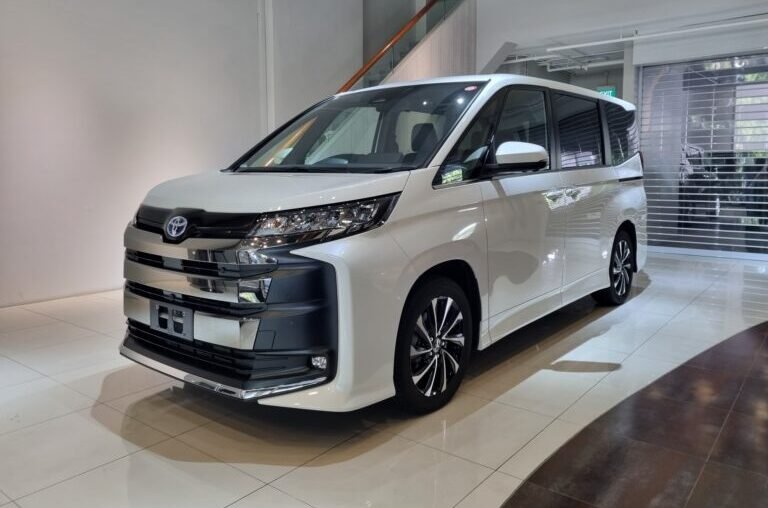 toyota-noah-hybrid